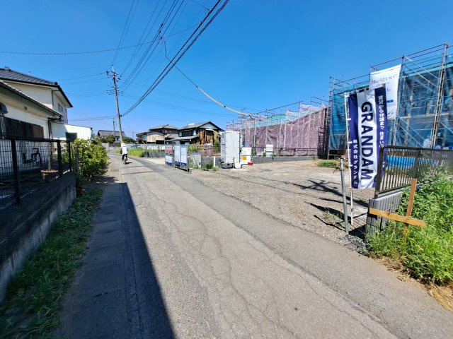 新築　太田市鳥山上町第4　Livele Garden.S　2号棟の前面道路含む現地写真|現地写真　南側接道幅員約3ｍ