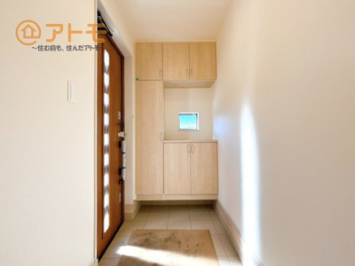 【玄関】 | 沼津市中沢田Ⅰ　新築一戸建て　A号棟 | 玄関は収納付きで使い勝手良好♪見た目もすっきり♪