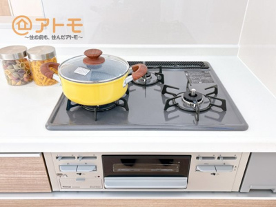 【設備】 | 沼津市中沢田Ⅰ　新築一戸建て　A号棟 | ３口コンロは使い勝手がよくお料理も楽しくなりそうです♪