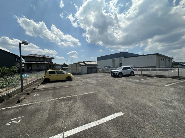 マンションベルツリーの駐車場