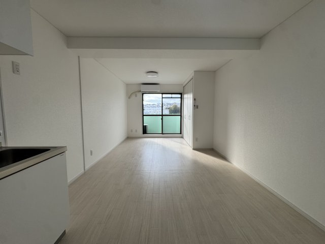神戸市北区鈴蘭台東町４丁目の賃貸マンションの居間・リビング