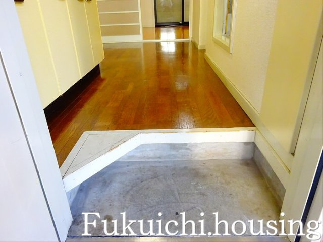 ハウス松園の玄関