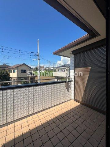 【バルコニー】 | 広々としたバルコニーには、洗濯物をたっぷり干すことができますよ♪