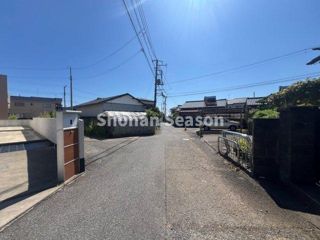 【前面道路含む現地写真】 | 小田急小田原線「秦野」駅から徒歩20分のこちらのお住まいで新生活をスタートしませんか♪