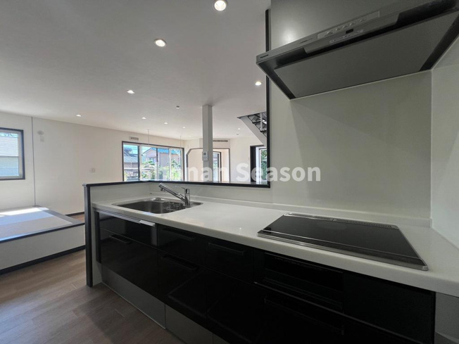 【キッチン】 | IHクッキングヒーターは、安全性が高いため、小さなお子様やペットがいらっしゃるご家庭も安心です◎