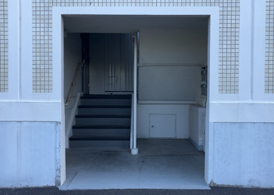 【受付】 | 第二カミユ八王子３号棟 | 受付はマンションコンシェルジュがいる場合もあれば、管理人が滞在する小部屋を総称して呼ぶことがあります。主にエントランスに設置されていることから、防犯面でも期待ができます。防犯設備がない場合はより安心！