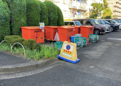 【設備】 | 第二カミユ八王子３号棟 | 共有部分は、住民なら誰もが使える設備のこと。例えば駐車場やエレベーター、インターネット設備、セキュリティ設備などがあります。他にも、マンションの廊下・外部階段やエントランス・ゴミ置き場などがあります。