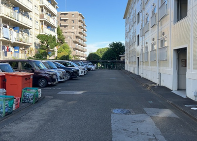 【駐車場】 | 第二カミユ八王子３号棟 | 駐車場と明記されていても、最小スペースでつくられた駐車場だと大型車は駐車できなかったり、出入りしにくくなったりする可能性があります。お車のサイズと購入したい物件の駐車場のサイズを現地で確認しましょう。