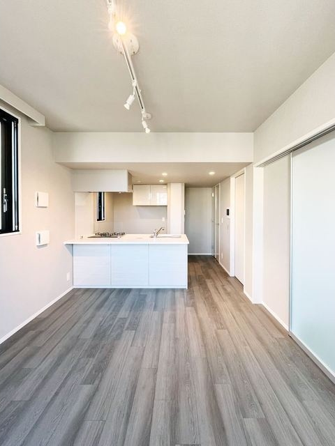 ラ・ペルラ下北沢の居間・リビング