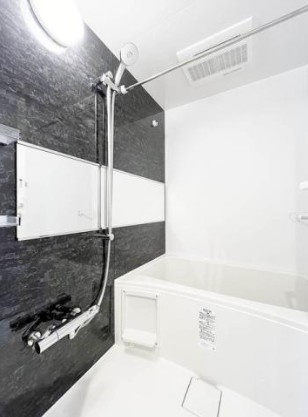 ラ・ペルラ下北沢の浴室