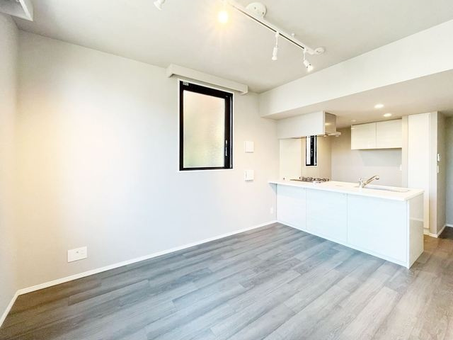 ラ・ペルラ下北沢の居間・リビング