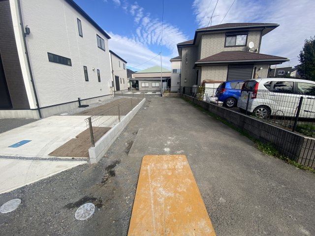 新築　桐生市相生町2期　GRARARE　2号棟の前面道路含む現地写真|現地写真　西側接道幅員約4ｍ