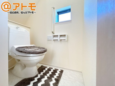 【トイレ】 | 沼津市中沢田Ⅰ　分譲住宅　E号棟 | 窓があり換気もすぐにできる、清潔感のあるトイレです♪