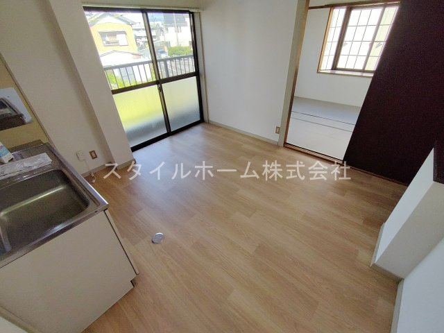 レジデンス西山の居間・リビング