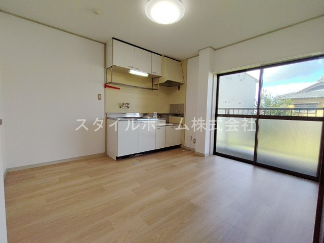 レジデンス西山の居間・リビング