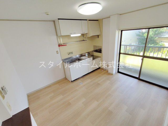 レジデンス西山の居間・リビング