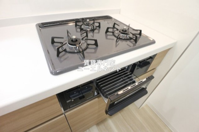 【設備】 | THE ROOTS ESAKA | お料理が捗る３口ガスコンロ