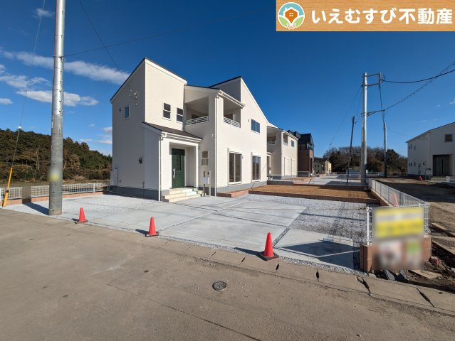 Livele Garden.S　寄居露梨子の駐車場|3台以上駐車可能なゆとりのカースペース
複数台車をお持ちでも、お友達が遊びに来てもゆとりの駐車スペース！