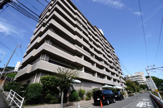 【外観】 | 【耐震性】
耐震性の高さを判断するポイントは、建築確認申請日が1981年6月1日以降の
新耐震基準に適合しているかどうか。
震度６程度の大地震でも建物が崩壊しないレベルが基準になりました。