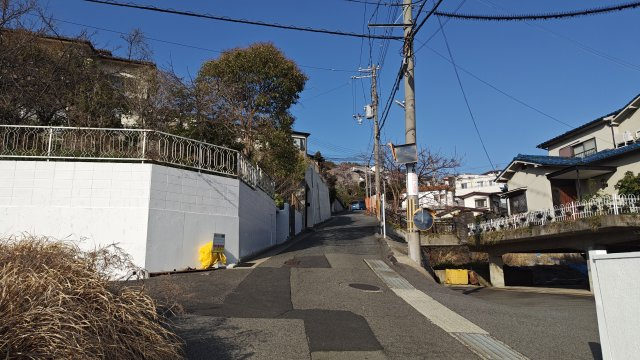 舞子坂３丁目　土地の前面道路含む現地写真