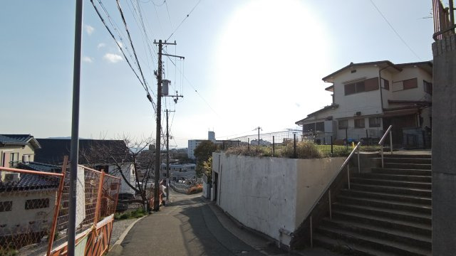 舞子坂３丁目　土地の前面道路含む現地写真