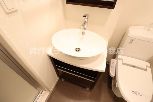 リブリ・ルーチェ　ディ　セータの独立洗面台|独立洗面化粧台付き