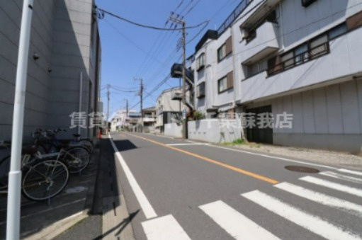 リブリ・ルーチェ　ディ　セータの周辺