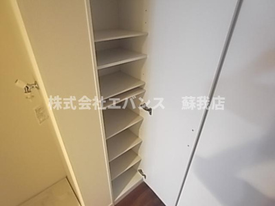 【エントランス】 | リブリ・本千葉 | シューズボックス付き玄関