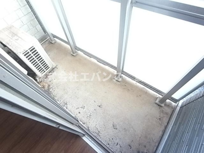 【バルコニー】 | リブリ・本千葉 | 暖かな日差しのふりそそぐバルコニー