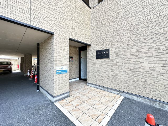 セブンシーズ城見のエントランス