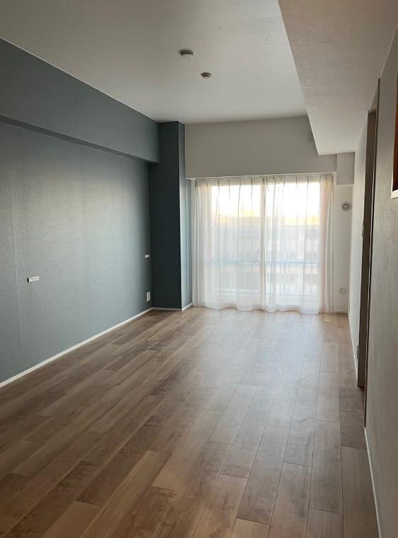 広くて明るい寝室