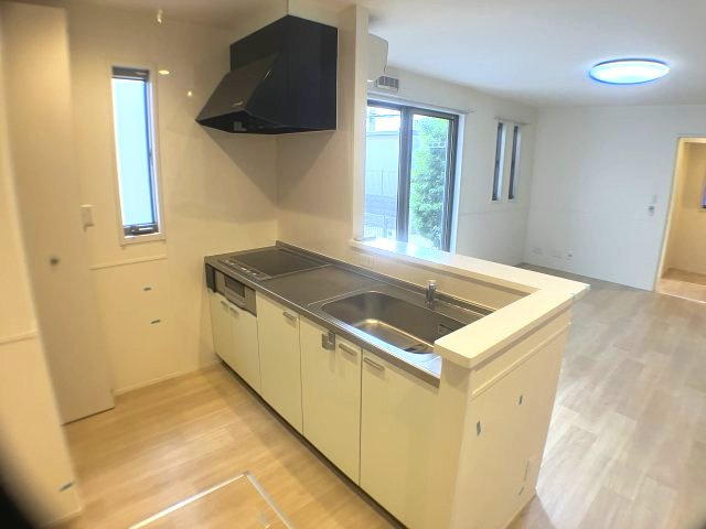 鈴谷戸建のキッチン