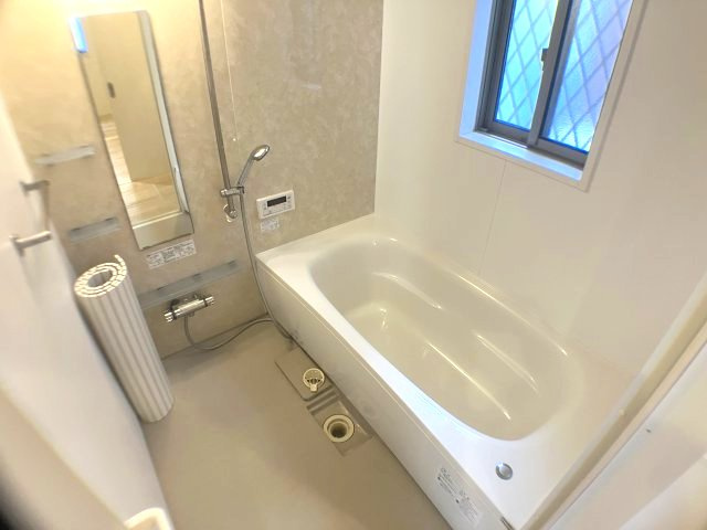 鈴谷戸建の浴室