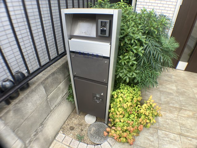 鈴谷戸建のエントランス