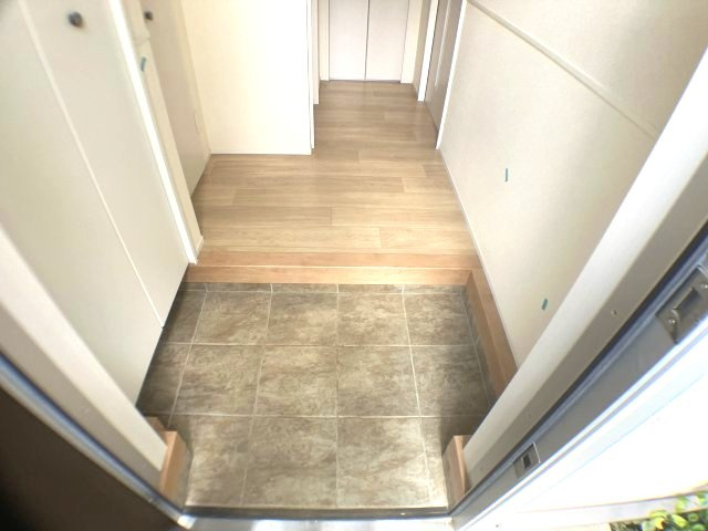 鈴谷戸建の玄関