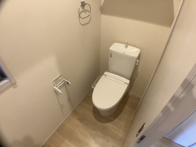 鈴谷戸建のトイレ