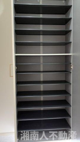 ライオンズマンション東逗子の収納|大きなものも収納できそうです