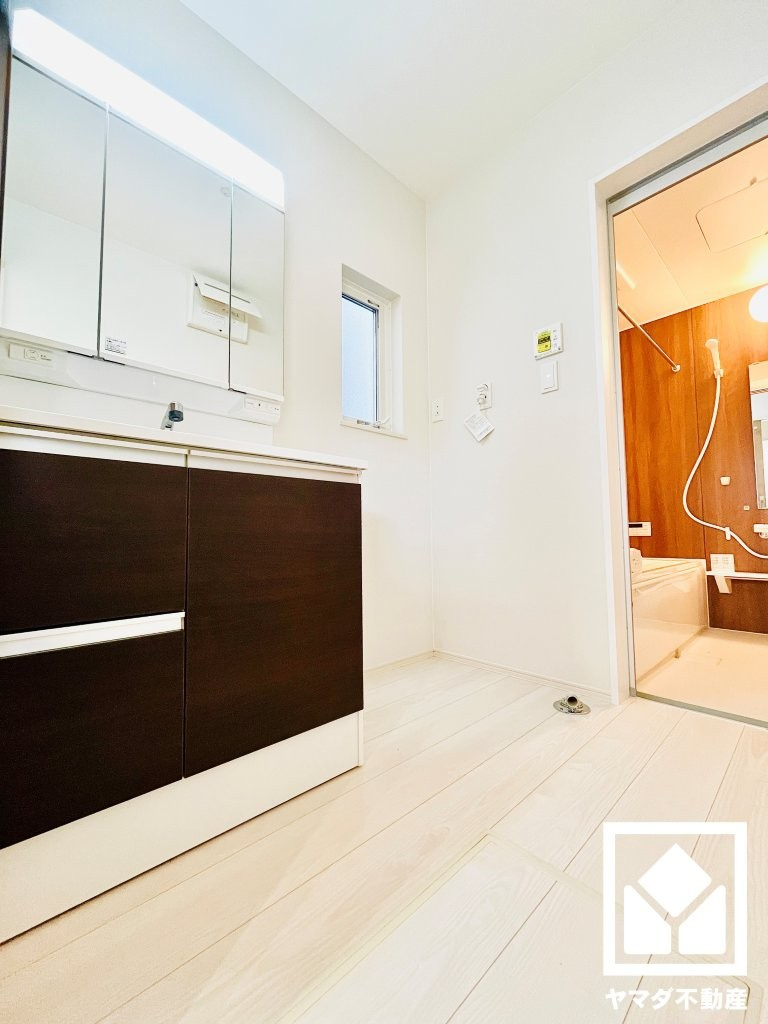 八幡市男山松里　第3　1号棟の洗面所