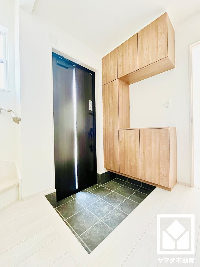 八幡市男山松里　第3　1号棟の玄関