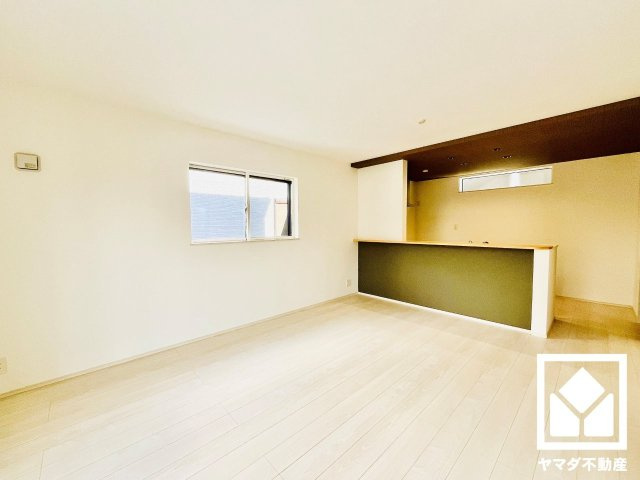 八幡市男山松里　第3　1号棟の居間・リビング