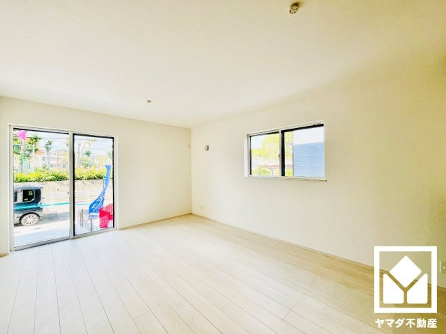 八幡市男山松里　第3　1号棟の居間・リビング