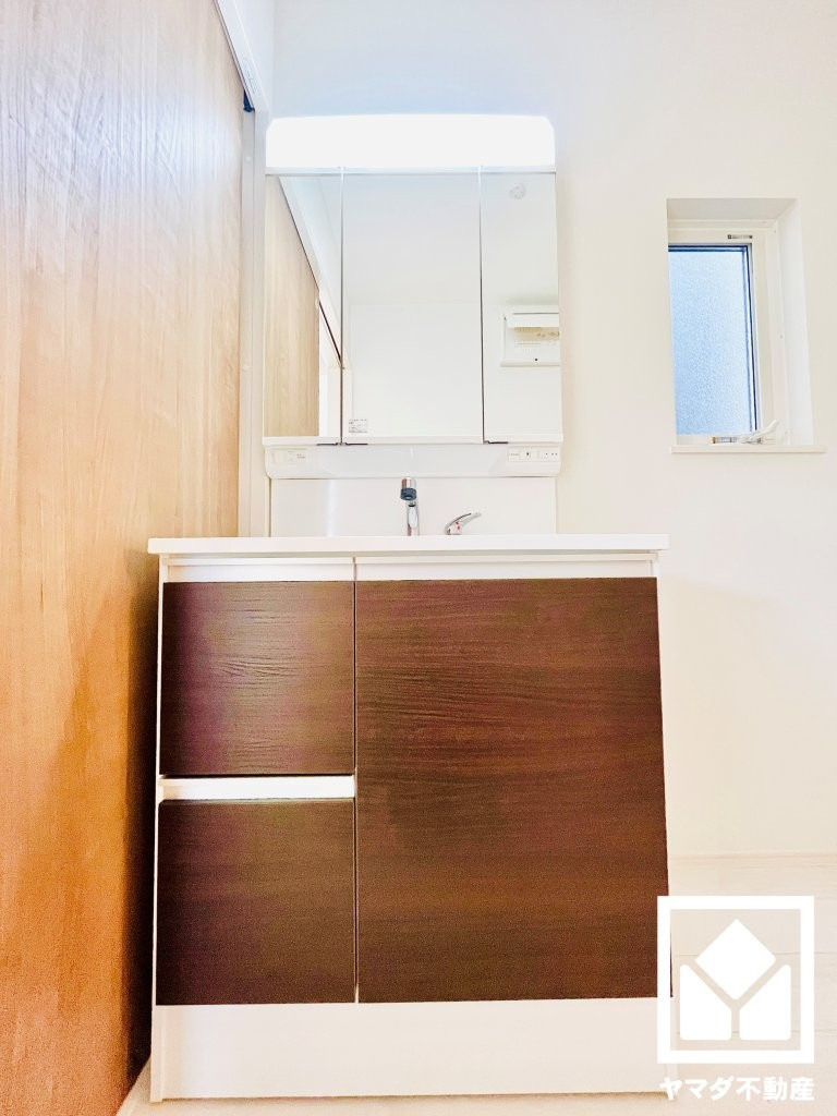 八幡市男山松里　第3　1号棟の独立洗面台