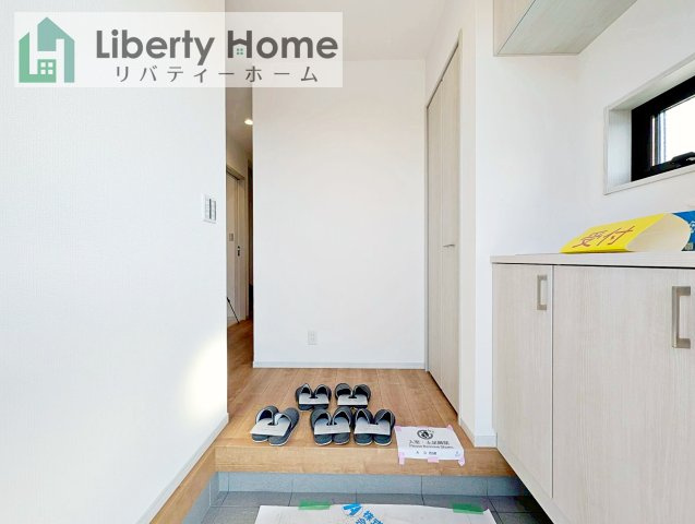 古河市諸川23-P1　新築戸建　1号棟の玄関