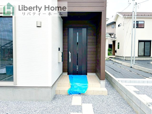 古河市諸川23-P1　新築戸建　7号棟のエントランス