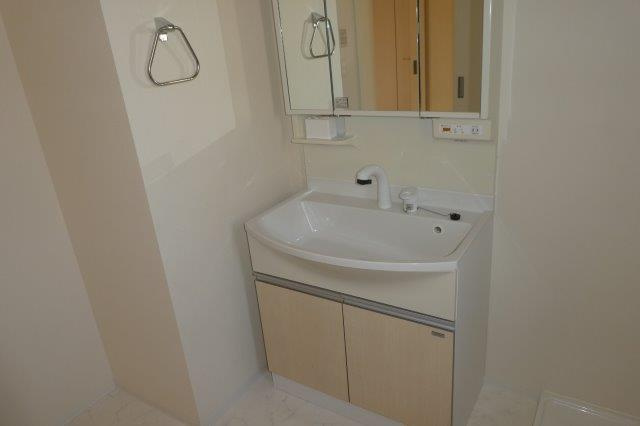 スーリールプラスⅠ番館の独立洗面台|シャンプードレッサー