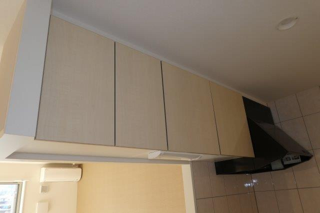 スーリールプラスⅠ番館のキッチン|キッチン上収納