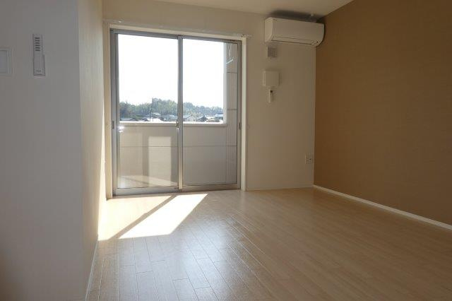 スーリールプラスⅠ番館の居間・リビング