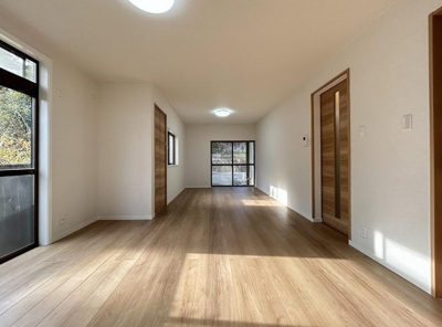 【居間・リビング】 | 千鳥が丘１丁目　中古戸建