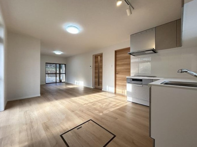 【居間・リビング】 | 千鳥が丘１丁目　中古戸建