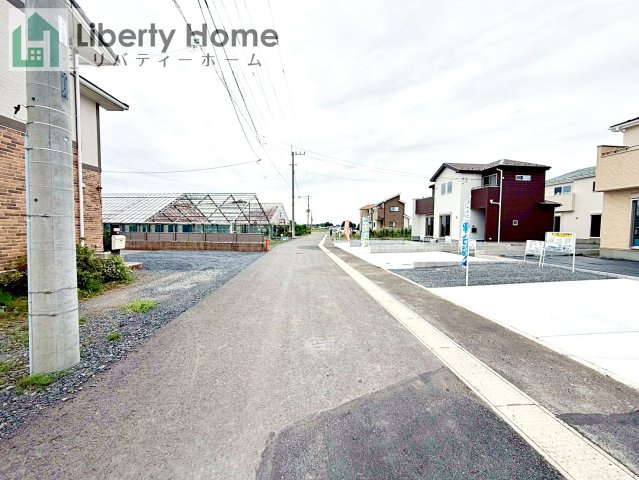 古河市諸川23-P1　新築戸建　9号棟の前面道路含む現地写真